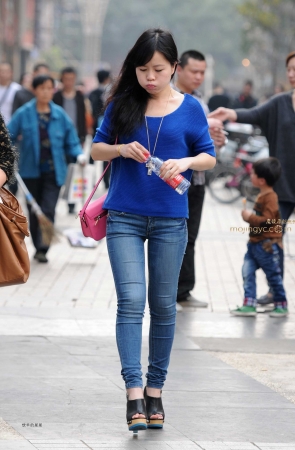 牛仔少妇