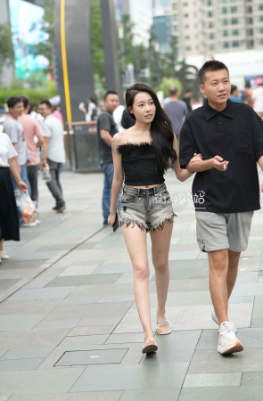 热裤清凉女友