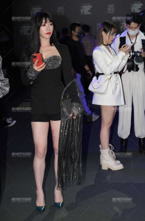 美腿高跟的女子~