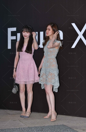 美腿美zu白皙凉高美女