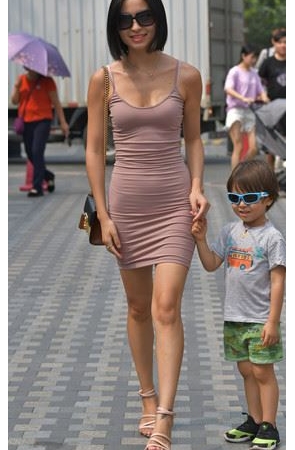 吊带连体包臀裙美妇(30P)