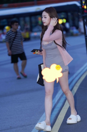 这裙子应该算超短了啦~