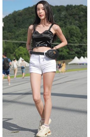 （套图）黑色吊带小姐姐(69P)