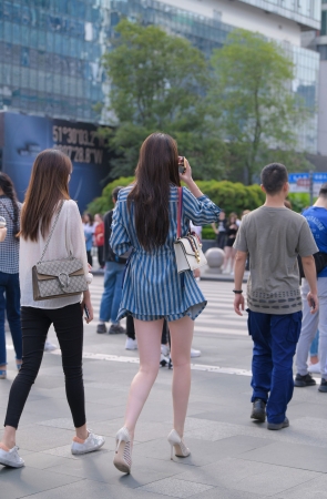 逆天般的高跟美腿小姐姐