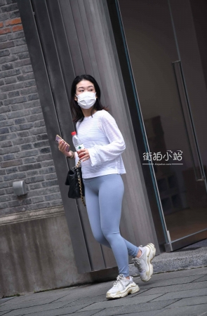紧身裤美眉