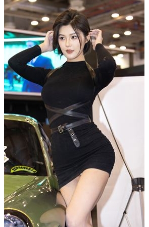 裹身车模小姐姐(30P)