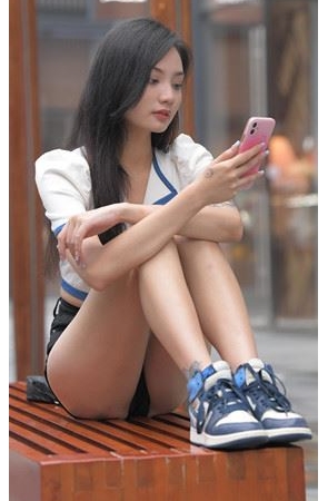 黑色热裤美女【套图+视频】