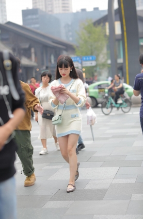 可爱甜美的小女生