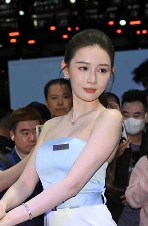 银色高跟美腿玉足网红-敏敏