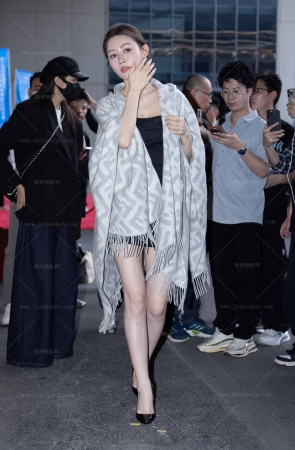 4.27 网红敏敏外拍下篇 186P 16P