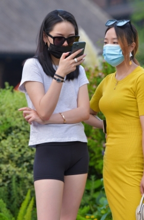 草莓的味道之紧身短裤