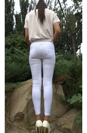 模拍白裤紧身MM