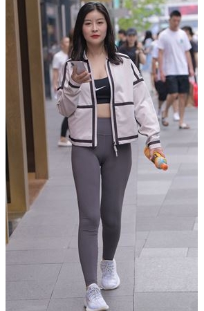 漂亮的瑜伽裤小姐姐(24P)