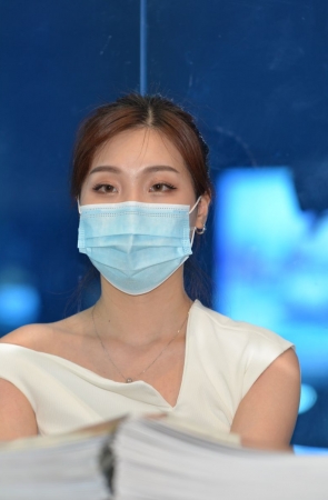 美腿车模