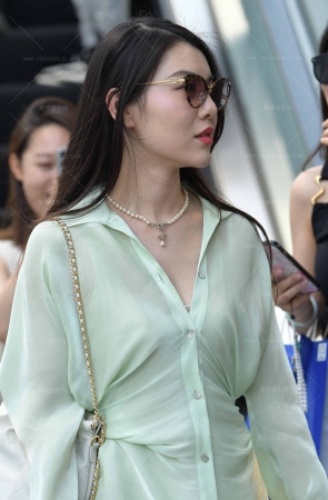 25518-7=84√美腿凉拖轻淑女 13P