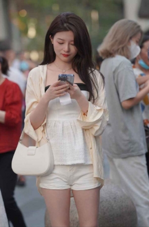 精选街拍作品 NO.1669 热辣美腿妞[70P/94MB]