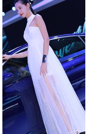 漂亮的长腿车模(609P)