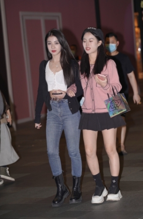 牛仔裤美女
