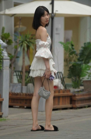 精选街拍作品 NO.1345 一始街拍作品 – 白裙女孩[486P/544MB]