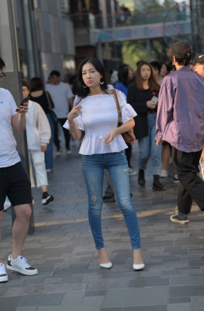 性感牛仔裤美女