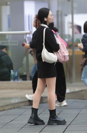 街拍肉丝短裙-13P