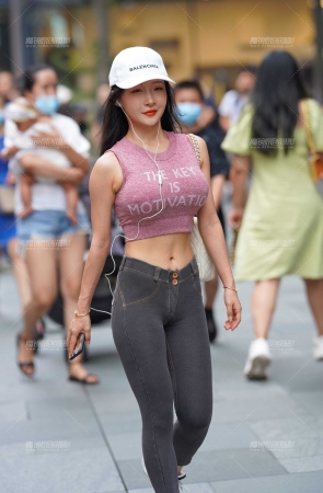 凹凸有致的紧牛小姐姐