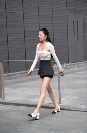 清新脱俗美腿小姐姐