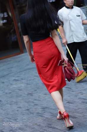咔喳赛67 紧身红裙 （11p）