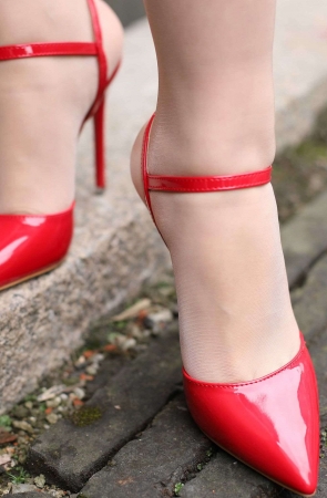 J150红旗袍红高跟