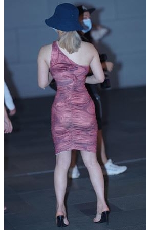 性感紧身裙丰汝美女【套图+视频】