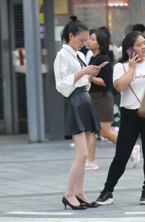 街拍高跟短裙