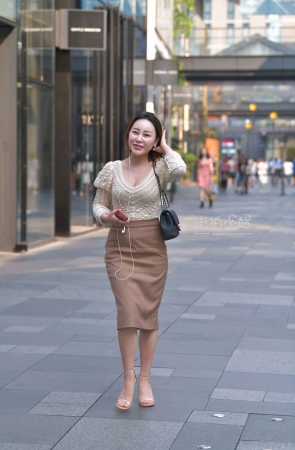 笑起来的小酒窝真美