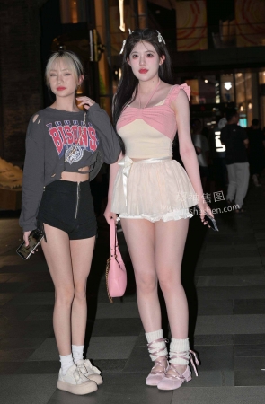2355-12=114√微胖的女人才是极品【套图➕4k视频】 16P