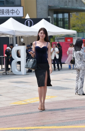 简约大气吊带长裙