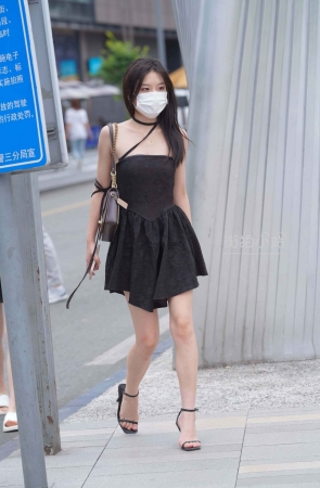 搭讪街拍黑色裙凉高小姐姐