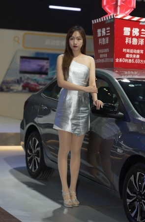 美腿车模