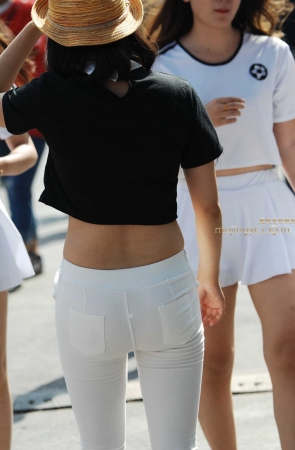 2016-09-18紧身白裤美臀特写7张