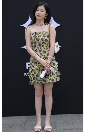 吊带裙美女(185P)