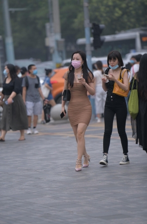 包臀紧身裙美女