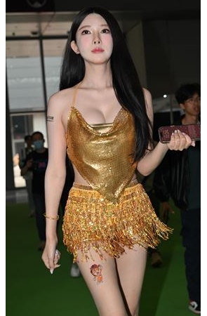 高挑的气质模特美女(106P)