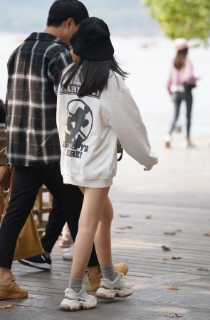 黑色帽子肉丝小姐姐