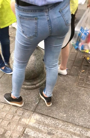 紧身牛仔裤极品美女