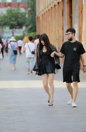 黑色蕾丝裙女友