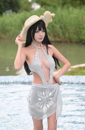 可可爱爱的泳装女生