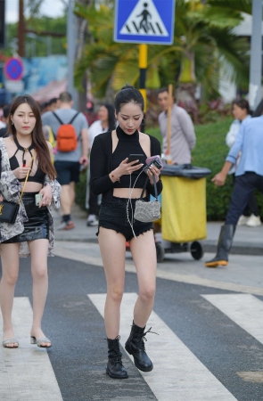 视觉冲击街拍作品 - 性感热裤，长腿美人