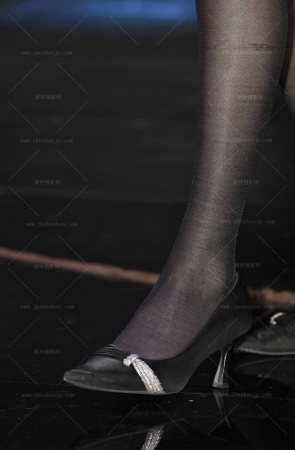 251122-65-199√卡其色黑丝美腿主播