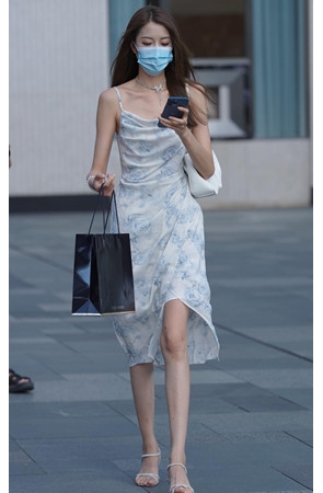 吊带长裙美女【套图+视频】