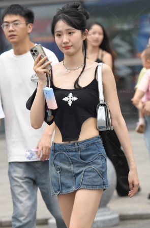 24610-50=48√连体小背心，勒好紧的这种 9P
