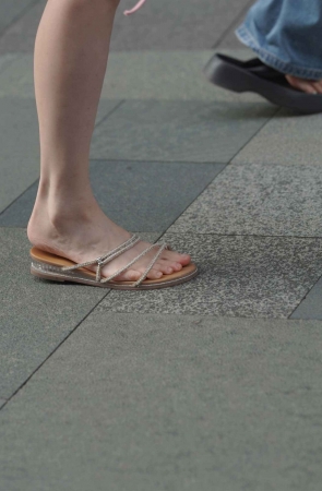 街拍粉色长裙美女