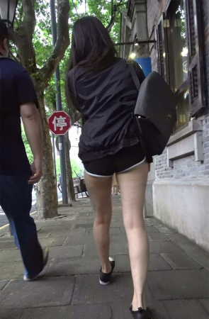 超短运动裤甜美笑容美女姐姐